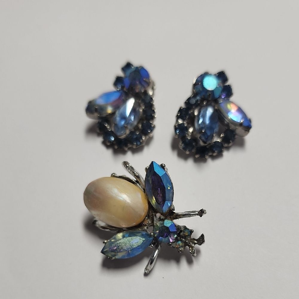 Vintage Blue Crystal Rhinestone Sparkle Faux Pearl Brooch And Clip On Earrings